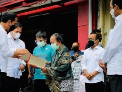 Jokowi Luncurkan Program Bantuan Tunai untuk PKL dan Warung