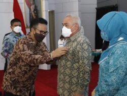 Gubernur Kaltim Isran Noor Terima Penghargaan Manggala Karya Kencana