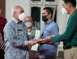 Gubernur Kaltim Bagikan SK Hutan, Pesan Jangan Diperjualbelikan