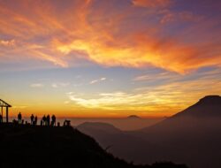 Pesona Sunrise Sikunir, Lokasi Wisata Perhutani di Dieng