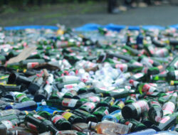Musnahkan Ribuan Botol Miras, Wawali Samarinda Ajak Masyarakat Perangi Bersama