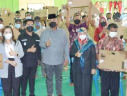 Puluhan Ketua RT di Kenohan Terima Laptop dari Program “Satu RT Satu Laptop”