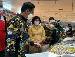 Pastikan Harga Jelang Nataru, Wali Kota Balikpapan Sidak Pasar dan Supermarket