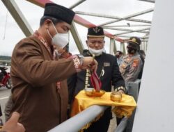 Akhiri Polemik Warna, Dinas PU dan Kesultanan Gelar Tepung Tawar Jembatan Kartanegara