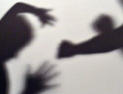 Tak Terima Ponsel Disita, Dua Oknum Santri Keroyok Gurunya hingga Tewas