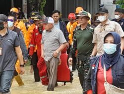 Gubernur Kaltim Tinjau Masyarakat yang Terdampak Banjir Besar di Balikpapan