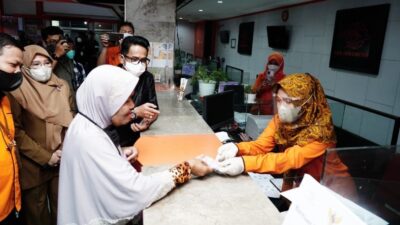 Para Lansia Balikpapan Terima BLT Kemensos, Wali Kota: Tolong Dimanfaatkan Sebaik-baiknya