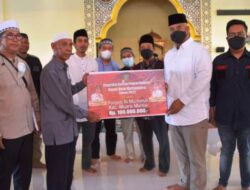 Makmurkan Masjid dan Ponpes, Pemkab Kukar Salurkan Paket Bantuan di Muara Muntai