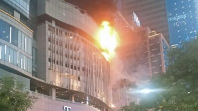 Tunjungan Plaza 5 Surabaya Terbakar Menjelang Waktu Berbuka Puasa