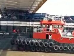 Jembatan Martadipura Bengkok Ditabrak Kapal Ponton, Camat Khawatirkan Hal Ini