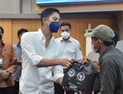 Komisi IV DPR RI Bagikan Seratus Paket Sembako pada Nelayan Samarinda