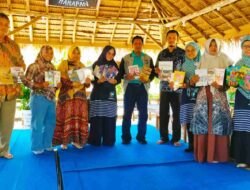 Peduli Gerakan Literasi Masyarakat, Kumpulan Guru Kukar Pintar Donasikan Buku Bacaan ke Desa