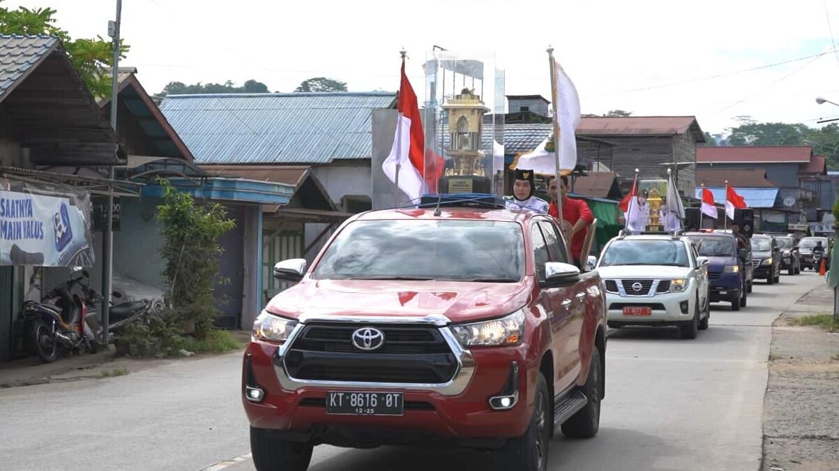 Masyarakat Kukar Penuh Sukacita Sambut Piala Juara Umum MTQ Kaltim