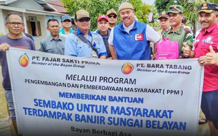 Pastikan Pasokan Makanan, Edi Damansyah Tinjau Langsung Lokasi Banjir di Kembang Janggut