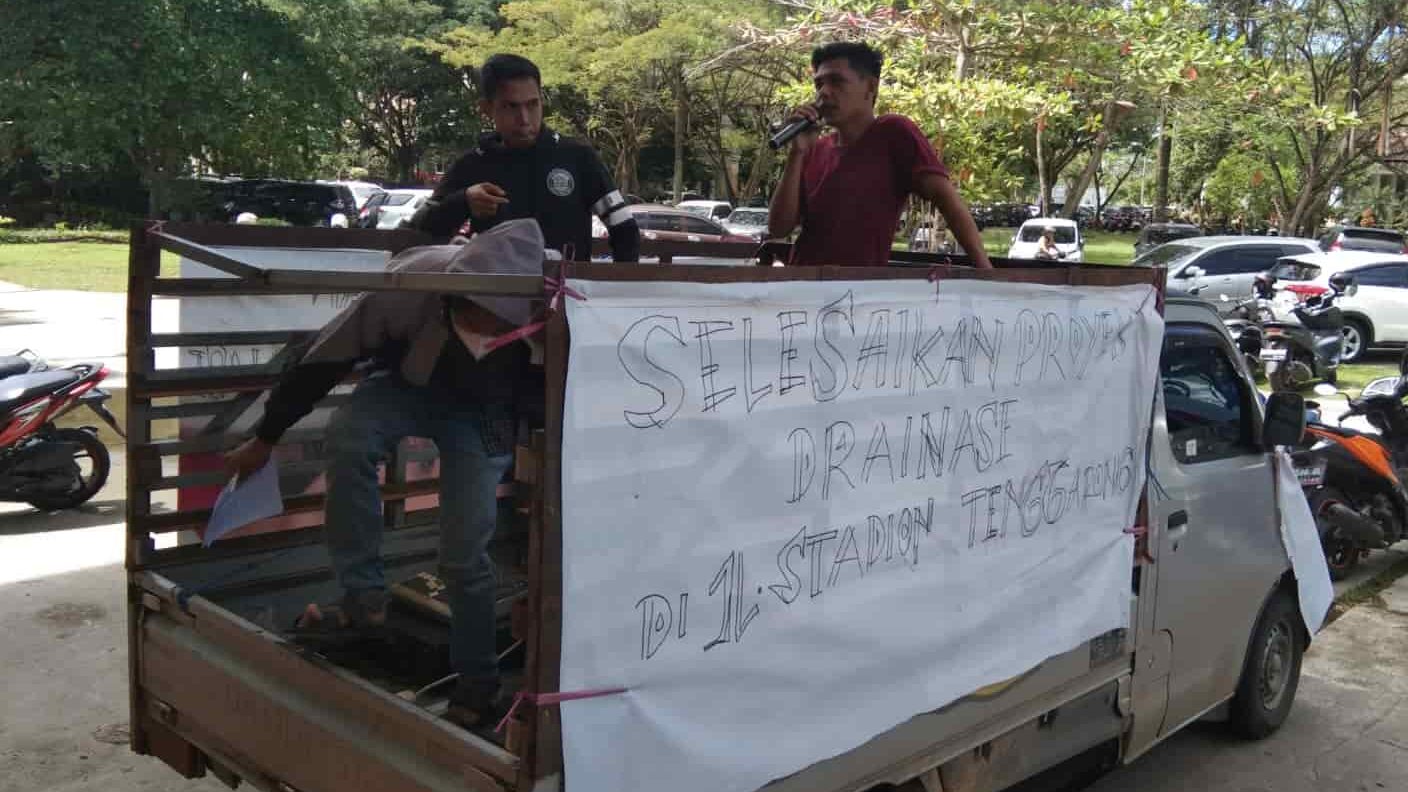 Bahayakan Publik, Dinas PU Didesak Tuntaskan Proyek Drainase di Jalan Stadion