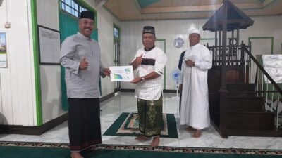 Safari Subuh di Masjid Hambau, Bupati Kukar Berikan Bantuan Rp100 Juta