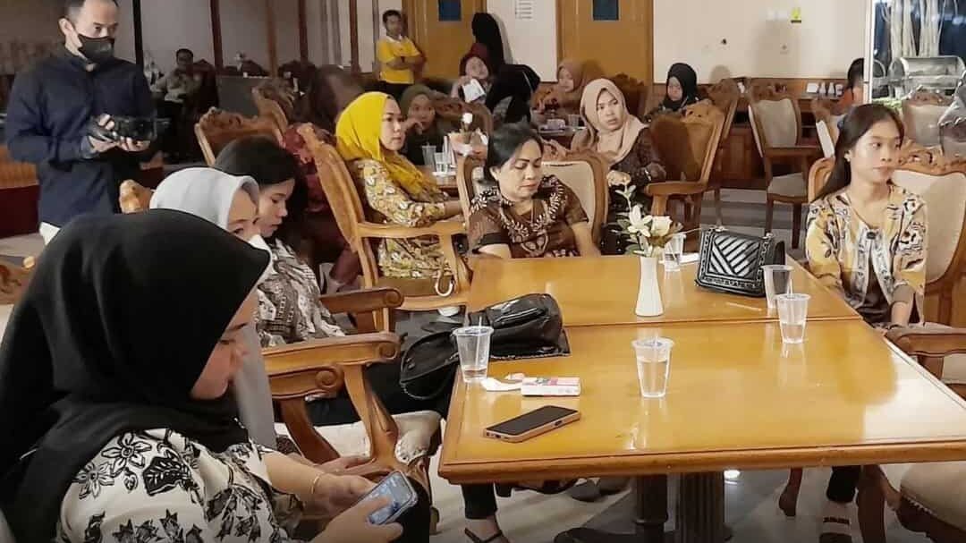 Dukung Ekonomi Kreatif Kukar, Puluhan Warga Ikuti Pelatihan Seni Kriya dan Wastra