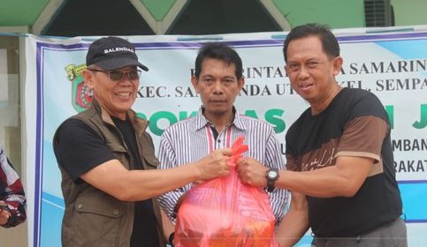 Serahkan Bantuan Probebaya ke Empat RT, Ini Harapan Wawali Samarinda Rusmadi