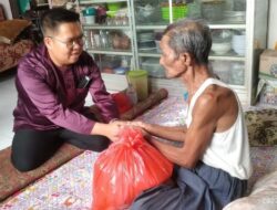 Silaturahmi ke Muara Badak Ilir, Wabup Kukar Serahkan Bantuan untuk Lansia dan Masjid