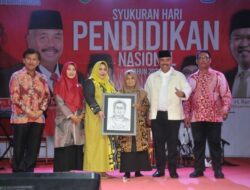 Syukuran Hari Pendidikan, Bupati Kukar Serahkan Penghargaan dan SK P3K pada Ratusan Guru