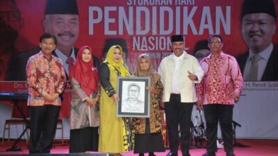 Syukuran Hari Pendidikan, Bupati Kukar Serahkan Penghargaan dan SK P3K pada Ratusan Guru