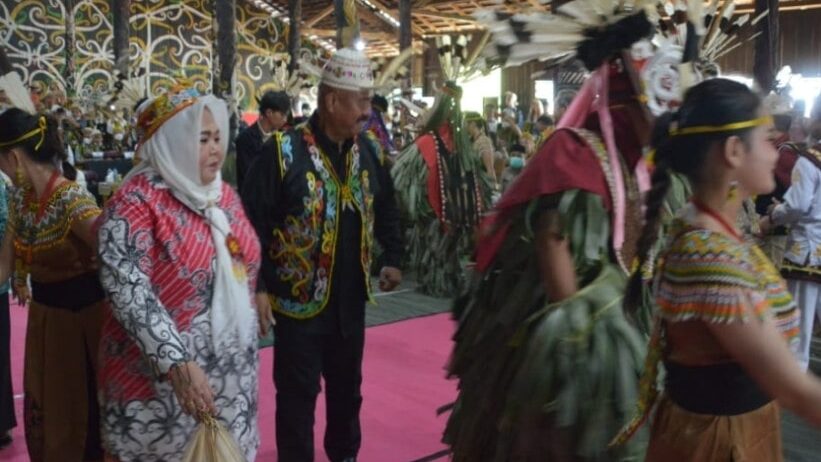 Lestarikan Tradisi Leluhur, Bupati Kukar Hadiri Pesta Panen Mencaq Undat