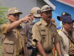 Susuri Sungai Karang Asam Besar, Wawali Rusmadi Sampai Rela Lakukan Ini