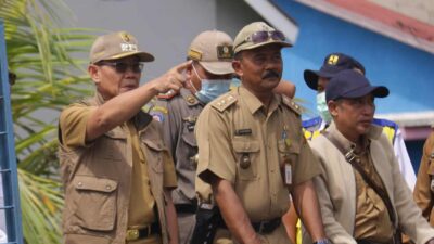 Susuri Sungai Karang Asam Besar, Wawali Rusmadi Sampai Rela Lakukan Ini