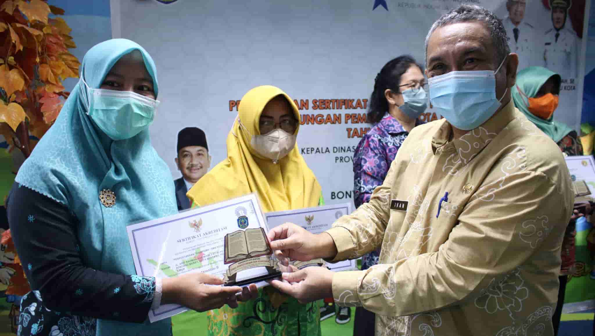 Sepuluh Perpustakaan di Bontang Terima Akreditasi dari Pemprov Kaltim