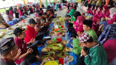 Merawat Tradisi, Ribuan Warga Hadiri Beseprah di HUT Ke-123 Kecamatan Muara Muntai