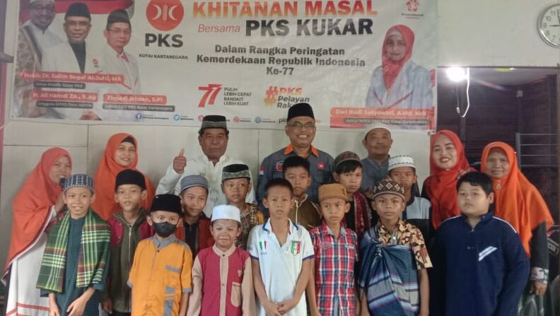 Peringati Kemerdekaan RI, PKS Kukar Gelar Khitanan Massal Gratis