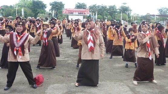 Wabup Paser Ikut Joget Bersama dalam Peringatan HUT Ke-61 Pramuka