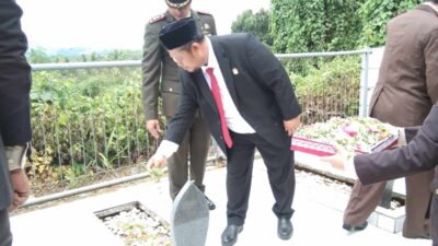 Abdul Rasid Tabur Bunga di Makam Pahlawan, Ajak Masyarakat Lakukan Ini