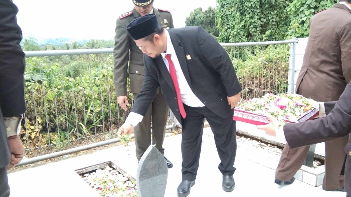 Abdul Rasid Tabur Bunga di Makam Pahlawan, Ajak Masyarakat Lakukan Ini