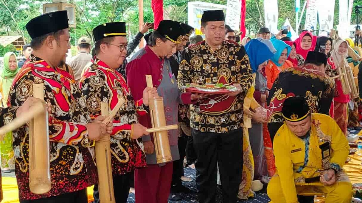 Hadiri Beseprah Erau, Abdul Rasid: Tradisi Leluhur yang Patut Dilestarikan