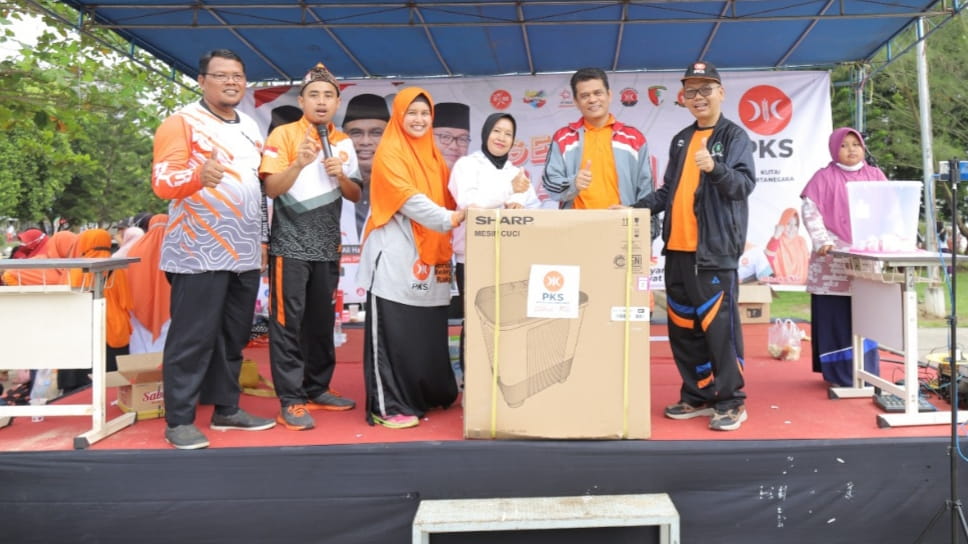 Meriahnya Haornas ala PKS Kukar, Senam Bersama dan Bagi-bagi Door Prize