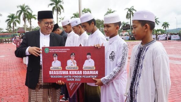 Realisasikan RPJMD, Pemkab Kukar Salurkan Beasiswa Kukar Idaman