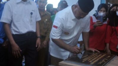 Bupati Kukar Edi Damansyah Resmikan Pusban CSR Desa Tanah Datar