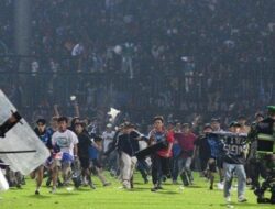 Sepak Bola Nasional Berduka, 129 Orang Tewas dalam Kerusuhan di Stadion Kanjuruhan Malang
