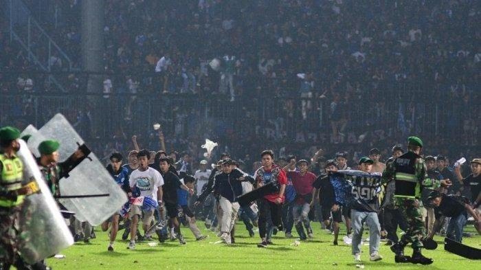 Sepak Bola Nasional Berduka, 129 Orang Tewas dalam Kerusuhan di Stadion Kanjuruhan Malang