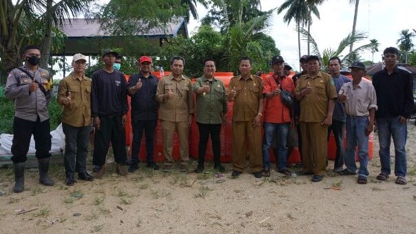 Warga Muara Kembang Nikmati Tandon Gratis dari Pemkab Kukar