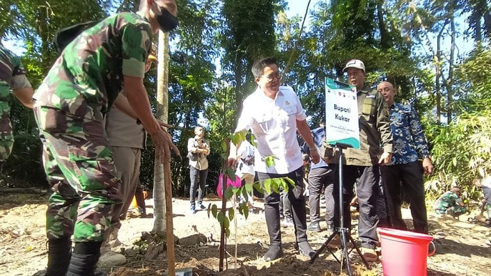 Hijaukan Kembali Lahan Eks Tambang, Wabup Kukar Hadiri Reboisasi di Samboja