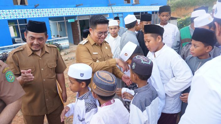 Prihatin Fasilitas Ponpes Tak Layak, Wabup Kukar Beri Bantuan Rp4 Miliar