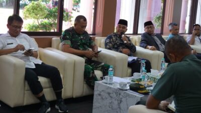 Asisten I Bidang Pemerintahan dan Kesra Pemkab Kukar Akhmad Taufik Hidayat saat menyampaikan pandangannya terhadap dukungan pemerintah untuk IKN. (Istimewa)
