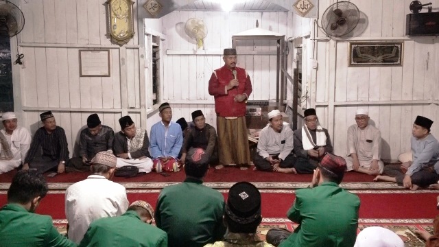 Safari Subuh, Bupati Kukar Serahkan Bantuan di Masjid Al Ikhlas Jonggon Desa