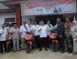 Pemkab Kukar Serahkan 19 Unit Sepeda Motor untuk Operasional Ketua RT