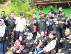 Pemkab Serahkan Sepeda Motor kepada Para Ketua RT di Desa Loa Duri Ilir