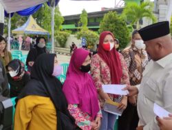 Bupati Kukar Serahkan BLT untuk Tiga Ribu Lebih Pelaku UMKM