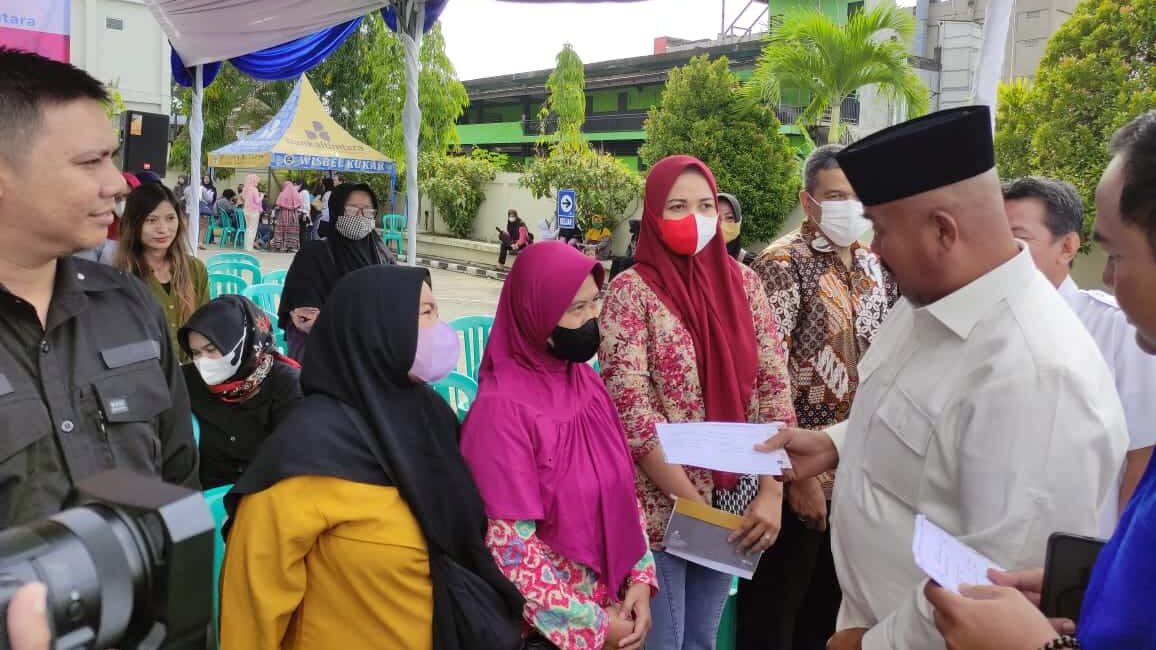 Bupati Kukar Serahkan BLT untuk Tiga Ribu Lebih Pelaku UMKM