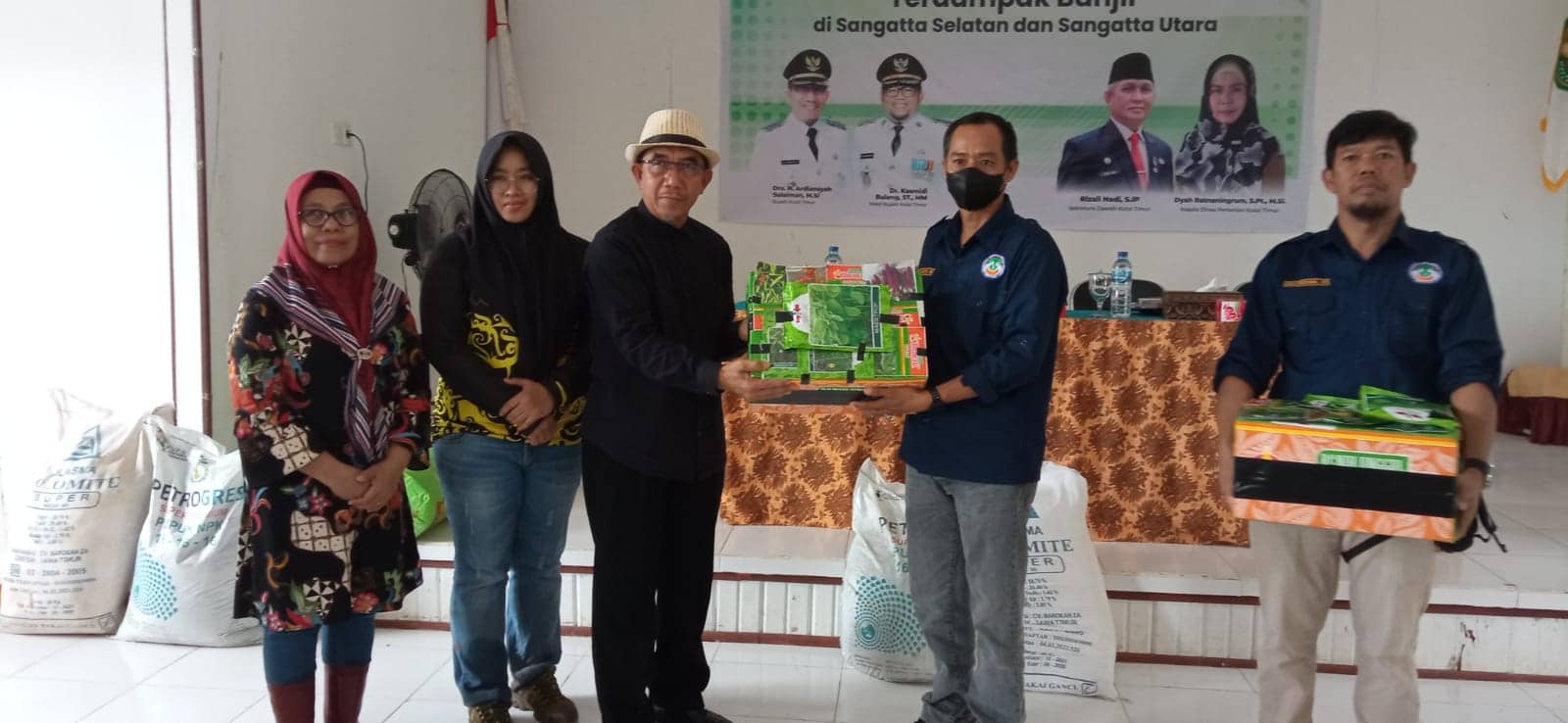 Terdampak Banjir, Puluhan Kelompok Tani Kutim Dapat Bantuan Benih dan Pupuk